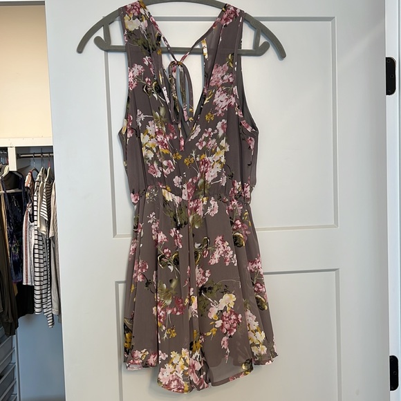 FLORAL ROMPER - Picture 2 of 6